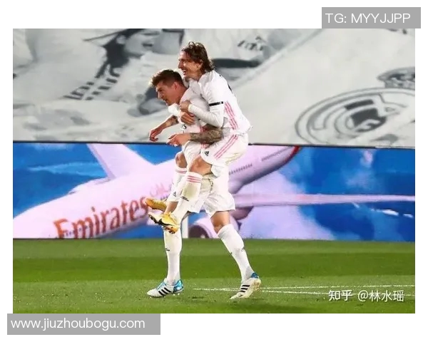 球星风采与足球技艺的完美融合展现球场上的荣耀与激情 球星风采与足球技艺的完美融合展现球场上的荣耀与激情