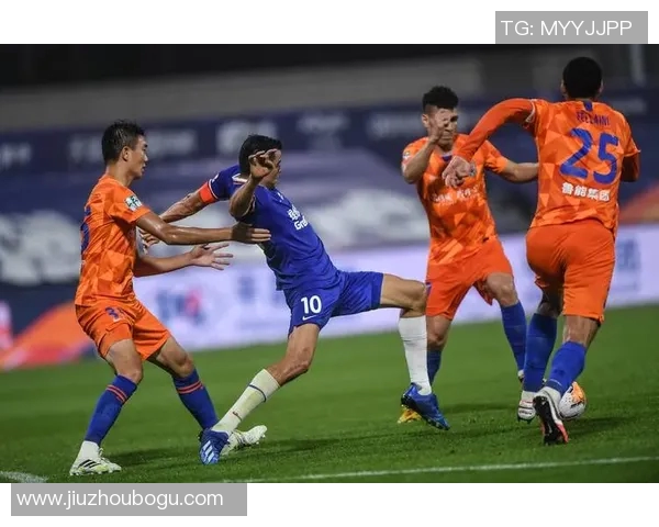 鲁能球星亲笔签名足球珍藏版 限量发售球迷收藏必备之选